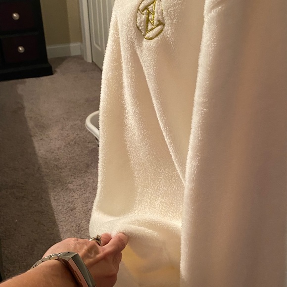 ⭐️ Adrienne Vittadini Robe ⭐️ - Picture 5 of 9